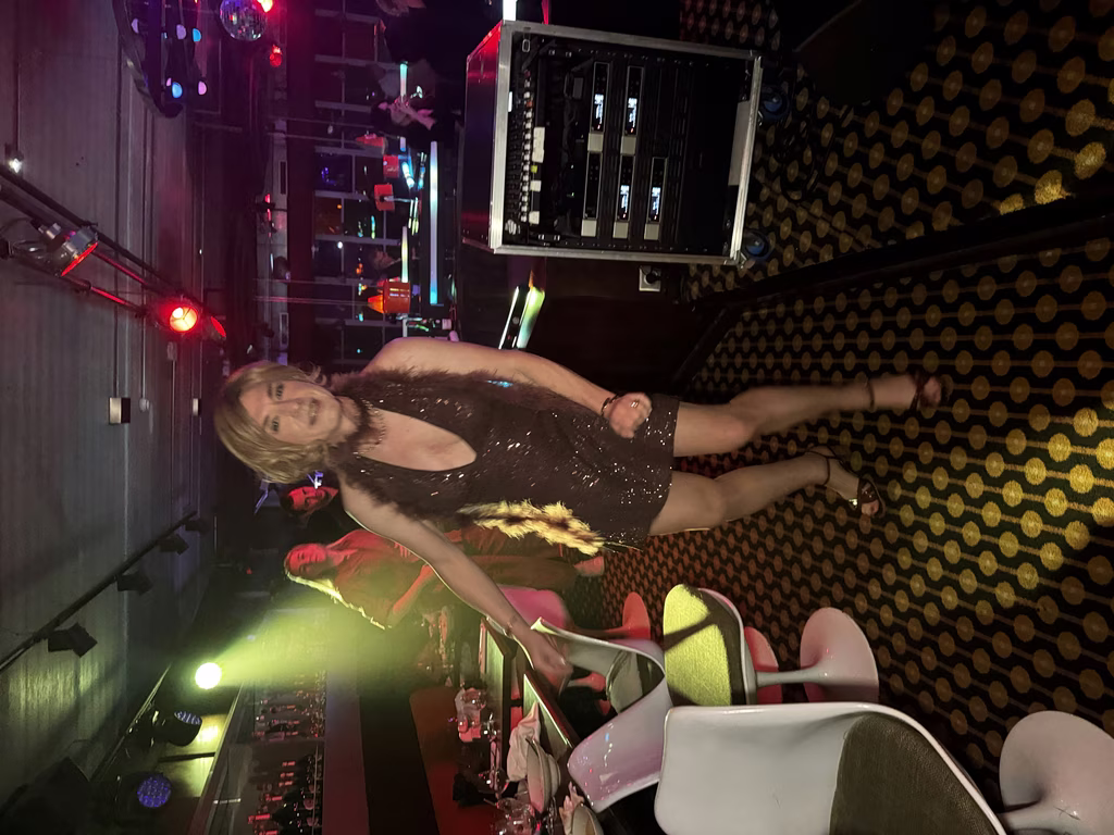 Soirée transbeauté travesti maquillage jennifer perseverante 21