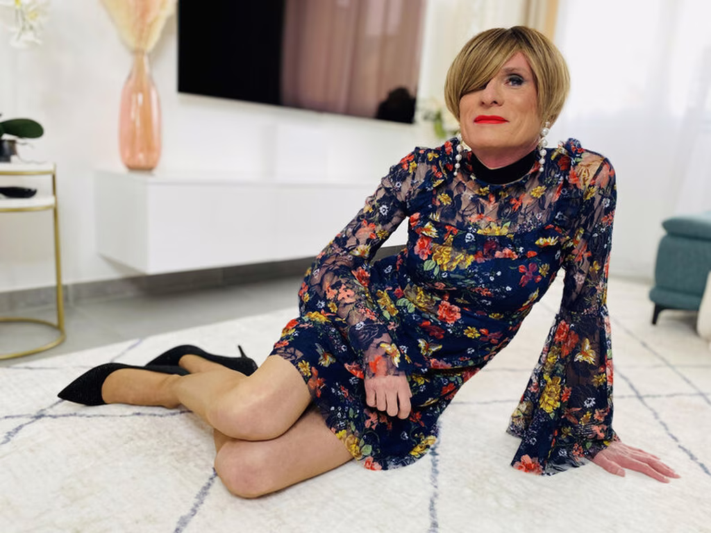 Séance de féminisation. Homme travesti chez Transbeauté 1