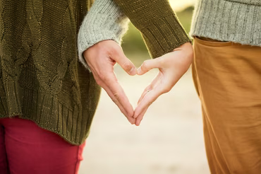 Mon mari se travestit, et je le soutiens