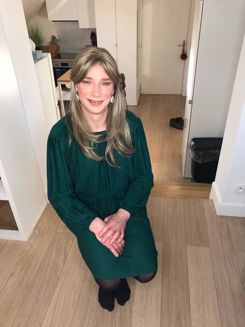 Belle Francesca Séance de maquillage travesti transgenre avec Jennifer