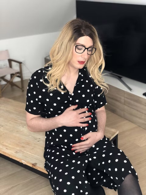 Douceur et volupté d une grossesse simulée femme transgenre