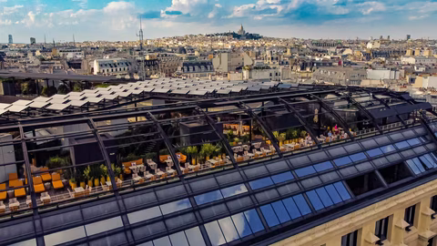 Sur le toit de l’ancienne Poste du Louvre : La Plume