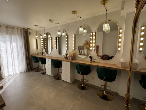 Studio maquillage Transbeauté pour travestis et transgenres