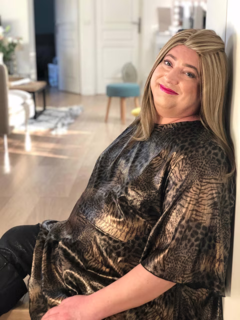 Femme séance de maquillage chez Jennifer